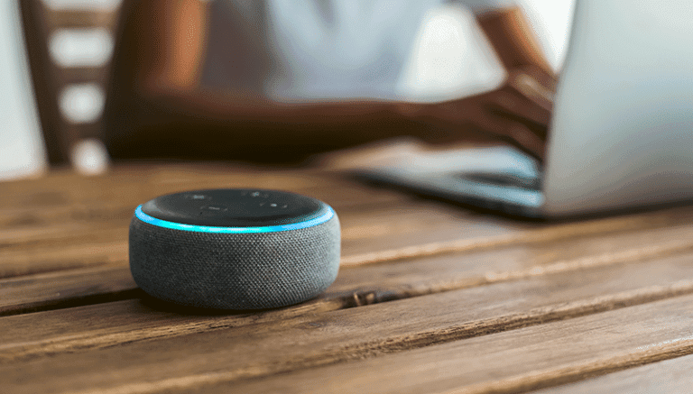 Assistentes virtuais em ambientes residenciais: Alexa, Google Home e sua integração com os imóveis inteligentes