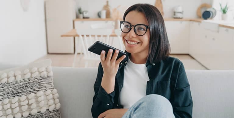 “Ok Google, encontre meu próximo imóvel”: a busca por voz está mudando o jogo (e o SEO) imobiliário